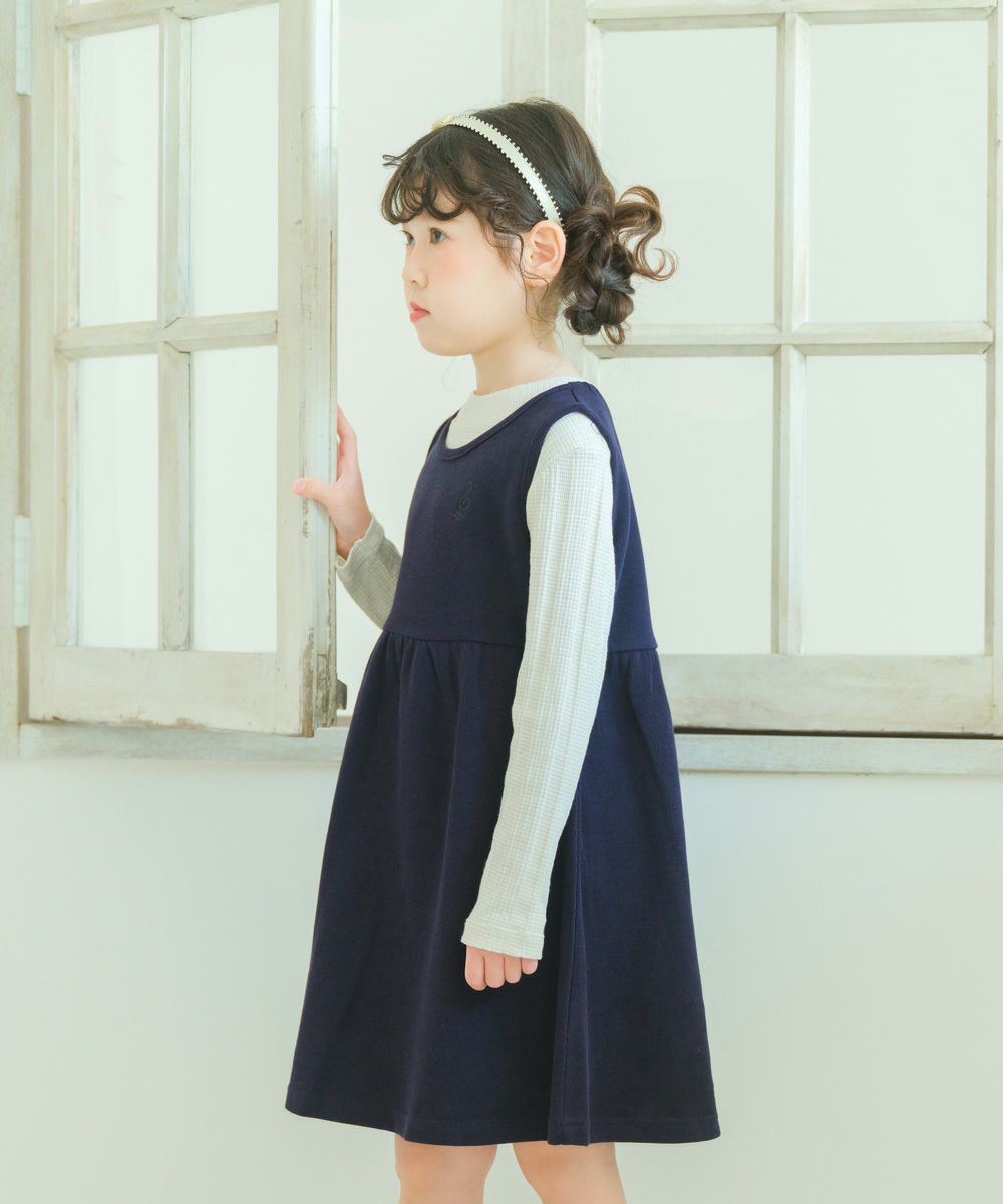 綿100％ 音符刺繍 ノースリーブワンピース Navy model image whole body