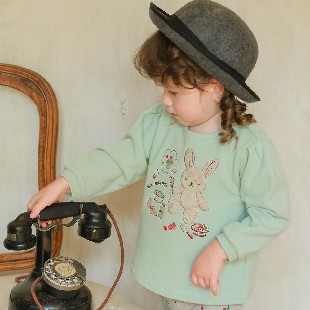 うさぎモチーフつきケーキ刺繍 裏毛トレーナー  MainImage