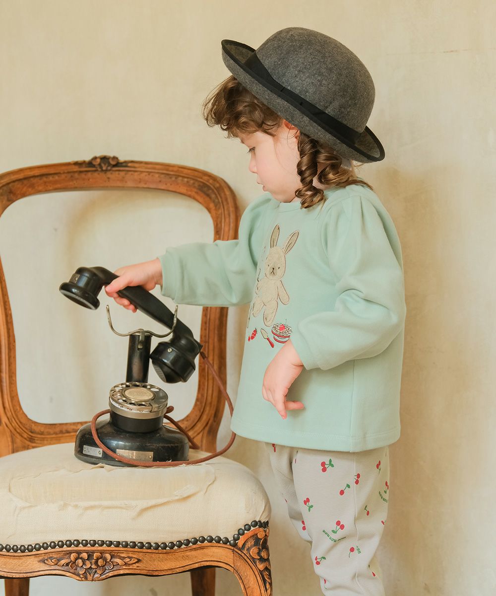 うさぎモチーフつきケーキ刺繍 裏毛トレーナー Green model image up