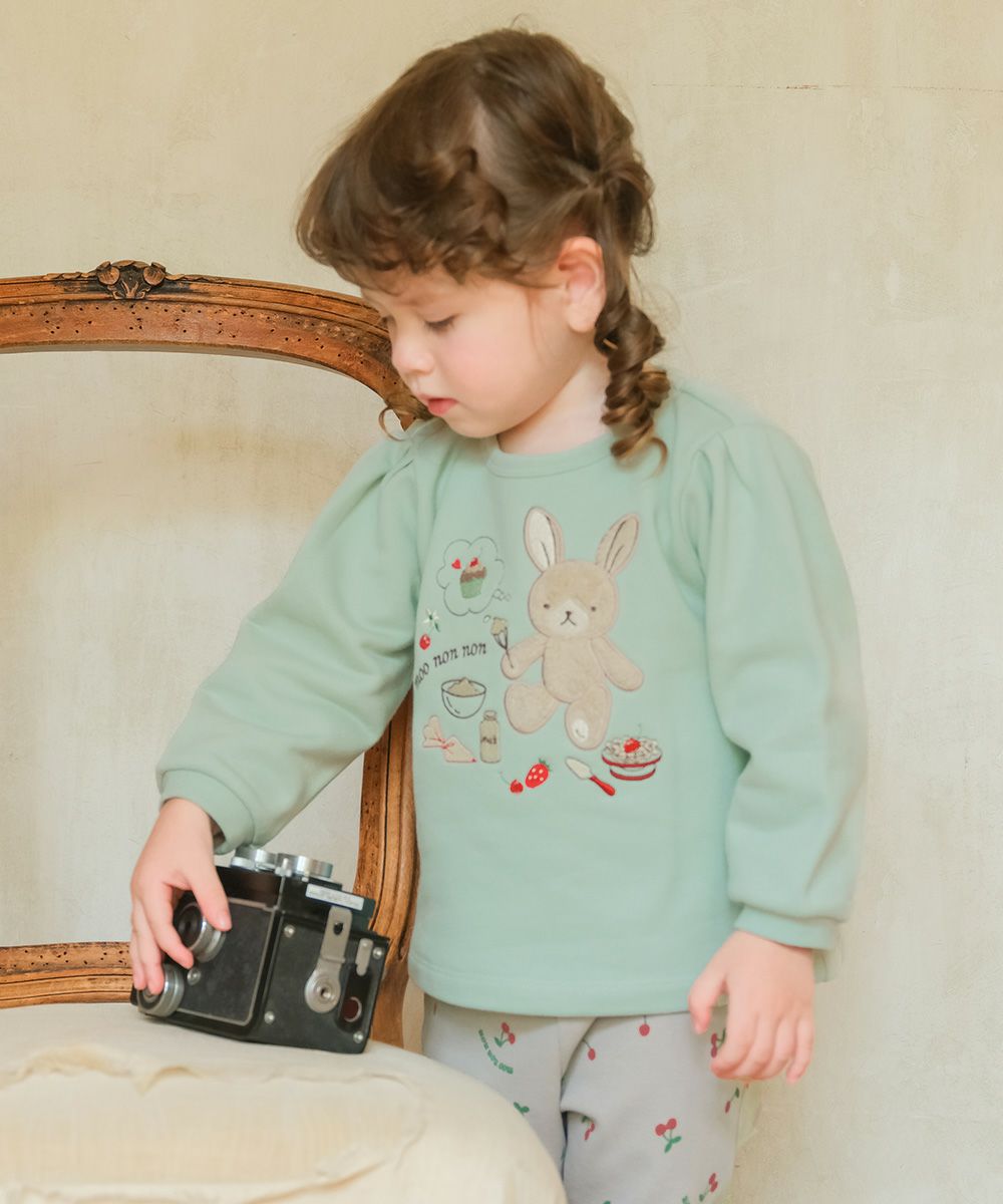 うさぎモチーフつきケーキ刺繍 裏毛トレーナー Green model image 1