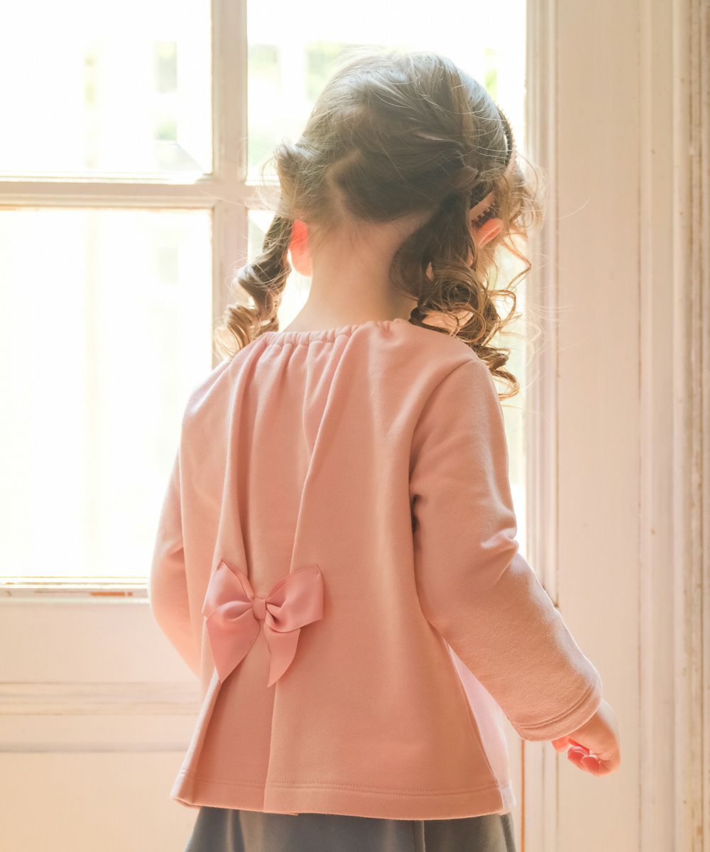 バレエドレスモチーフ バックリボンつき 裏毛トレーナー Pink model image whole body