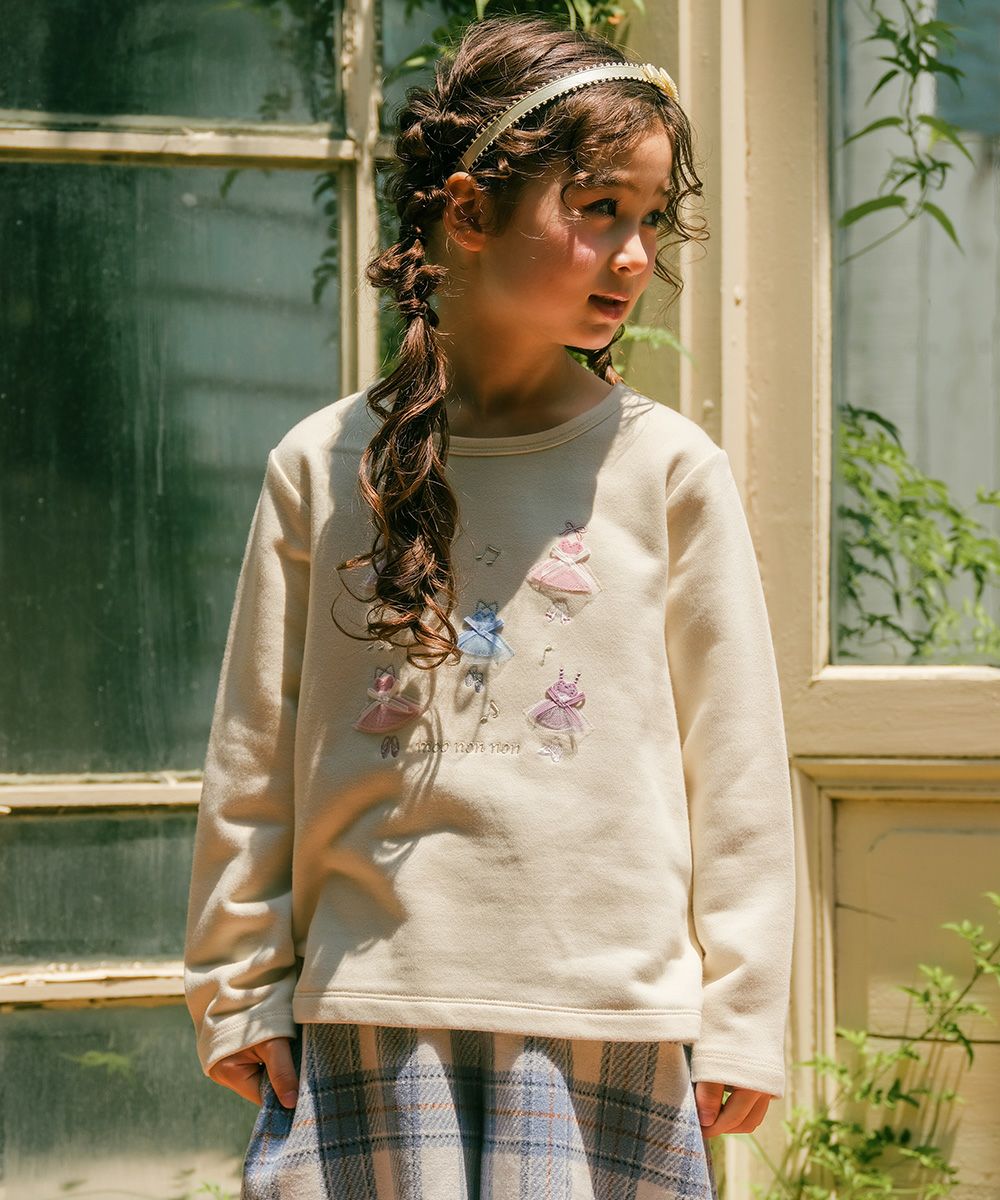 バレエドレスモチーフ バックリボンつき 裏毛トレーナー Ivory model image whole body