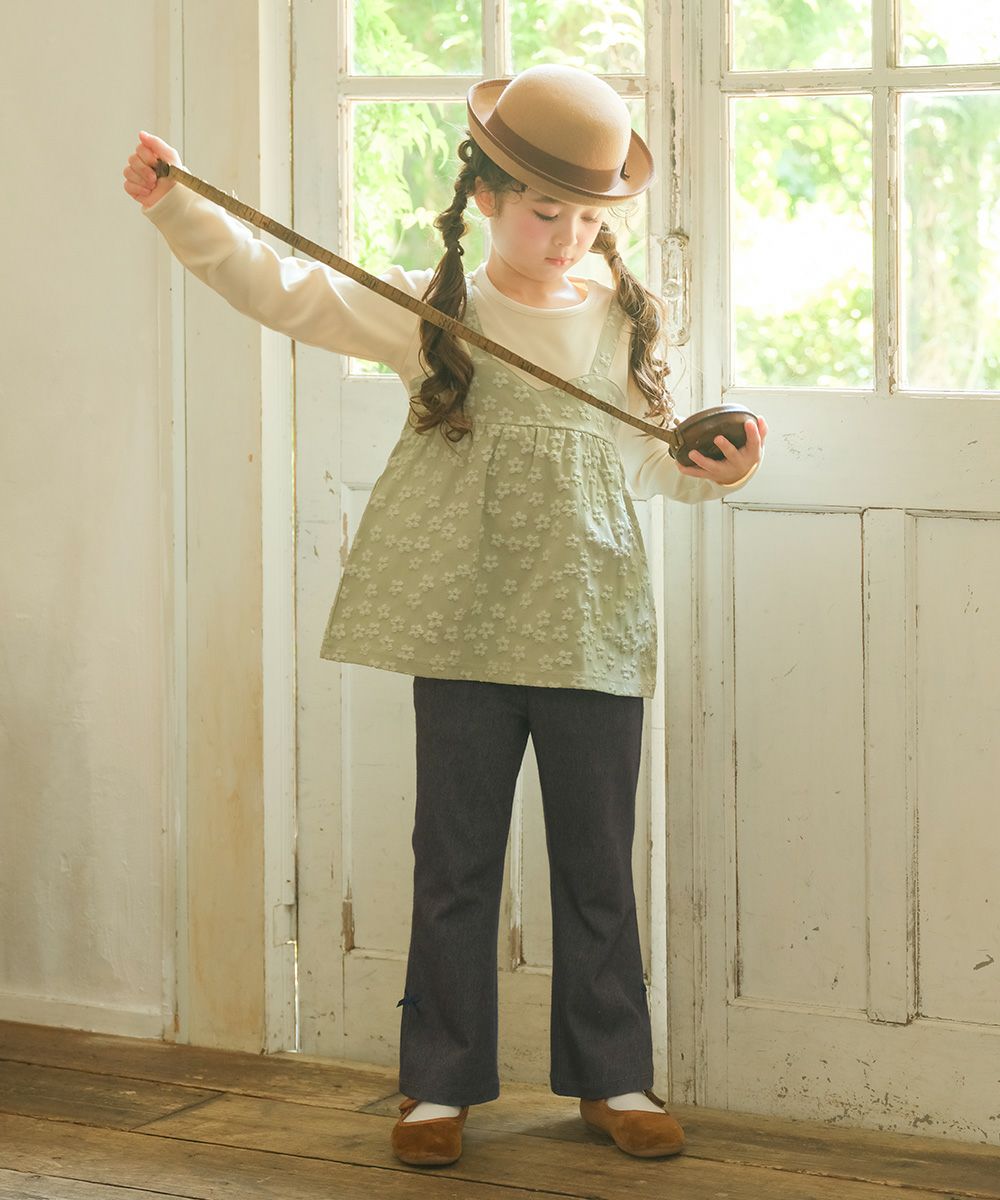 花柄キャミソール 重ね着風Tシャツ Green model image whole body