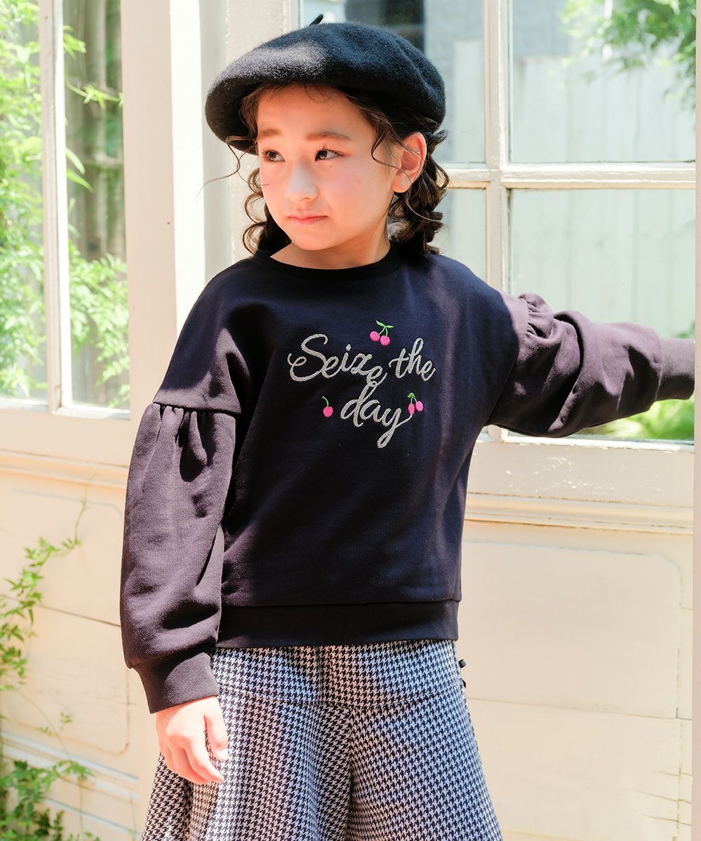 チェリー刺繍 ドロップ袖 裏毛トレーナー Black model image up