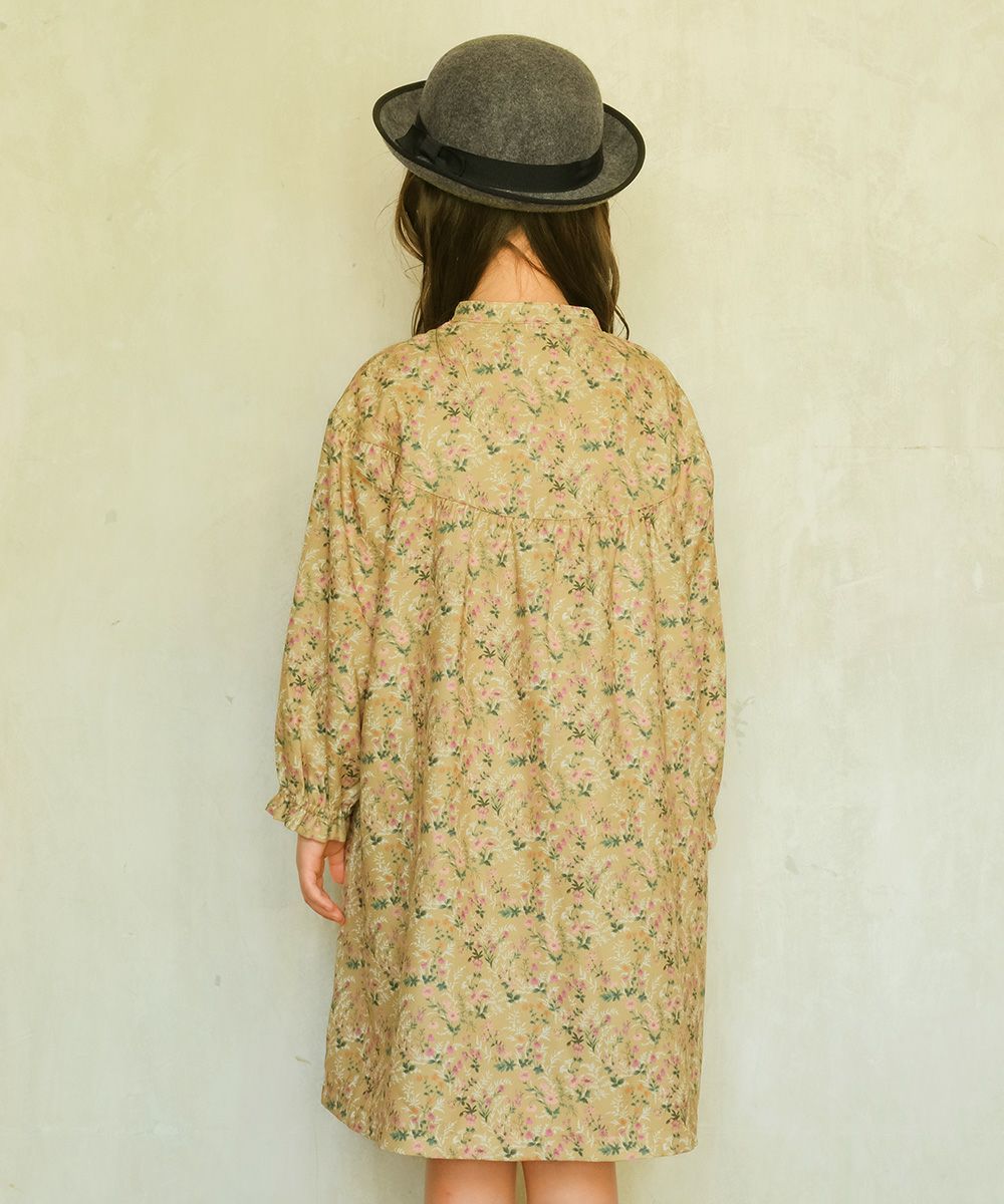 花柄 ボタン開き ワンピース  model image whole body