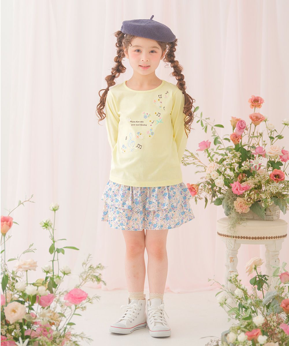 綿100％音符お花ロゴ刺繍Ｔシャツ Yellow model image whole body