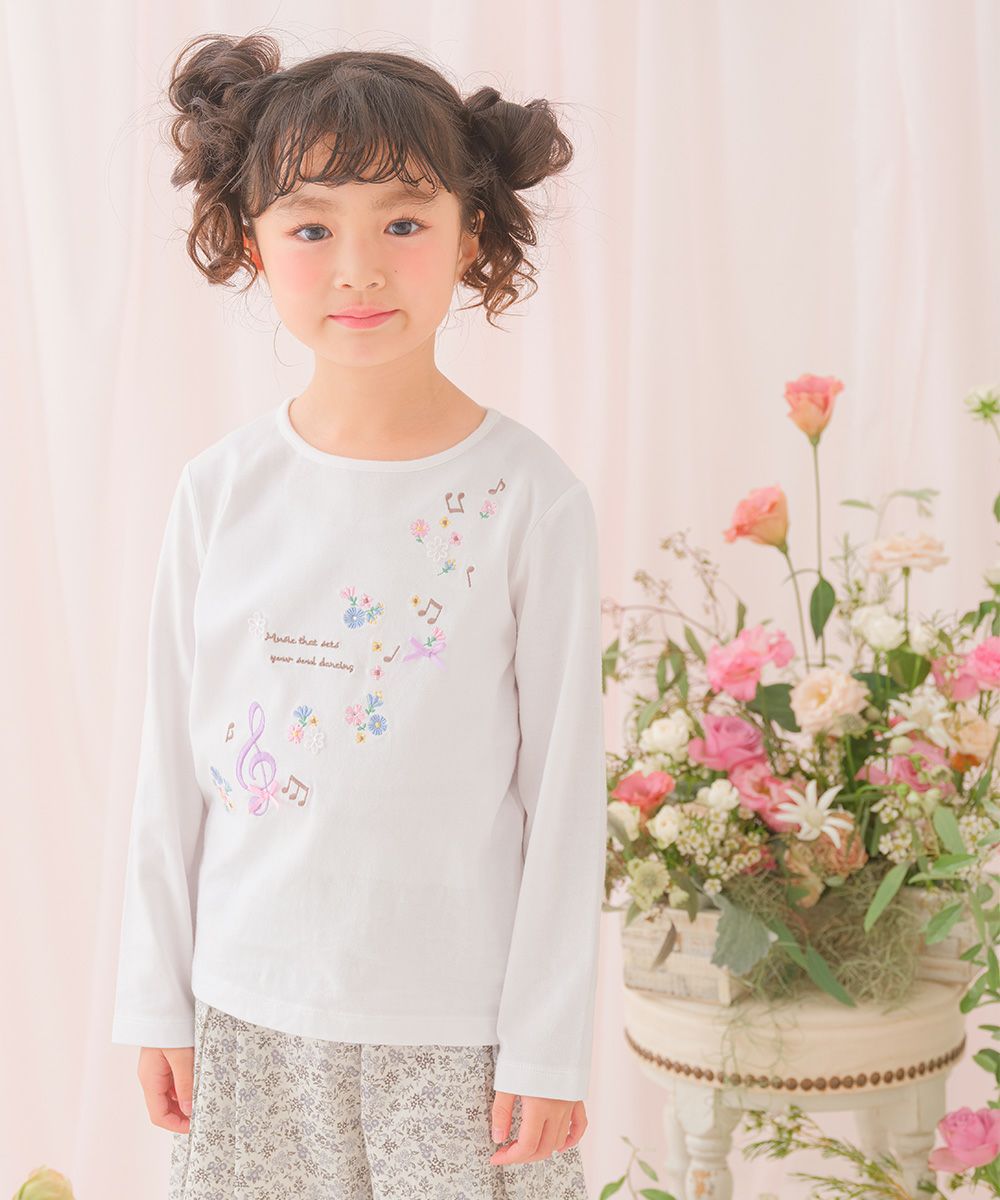 綿100％音符お花ロゴ刺繍Ｔシャツ Off White model image 1