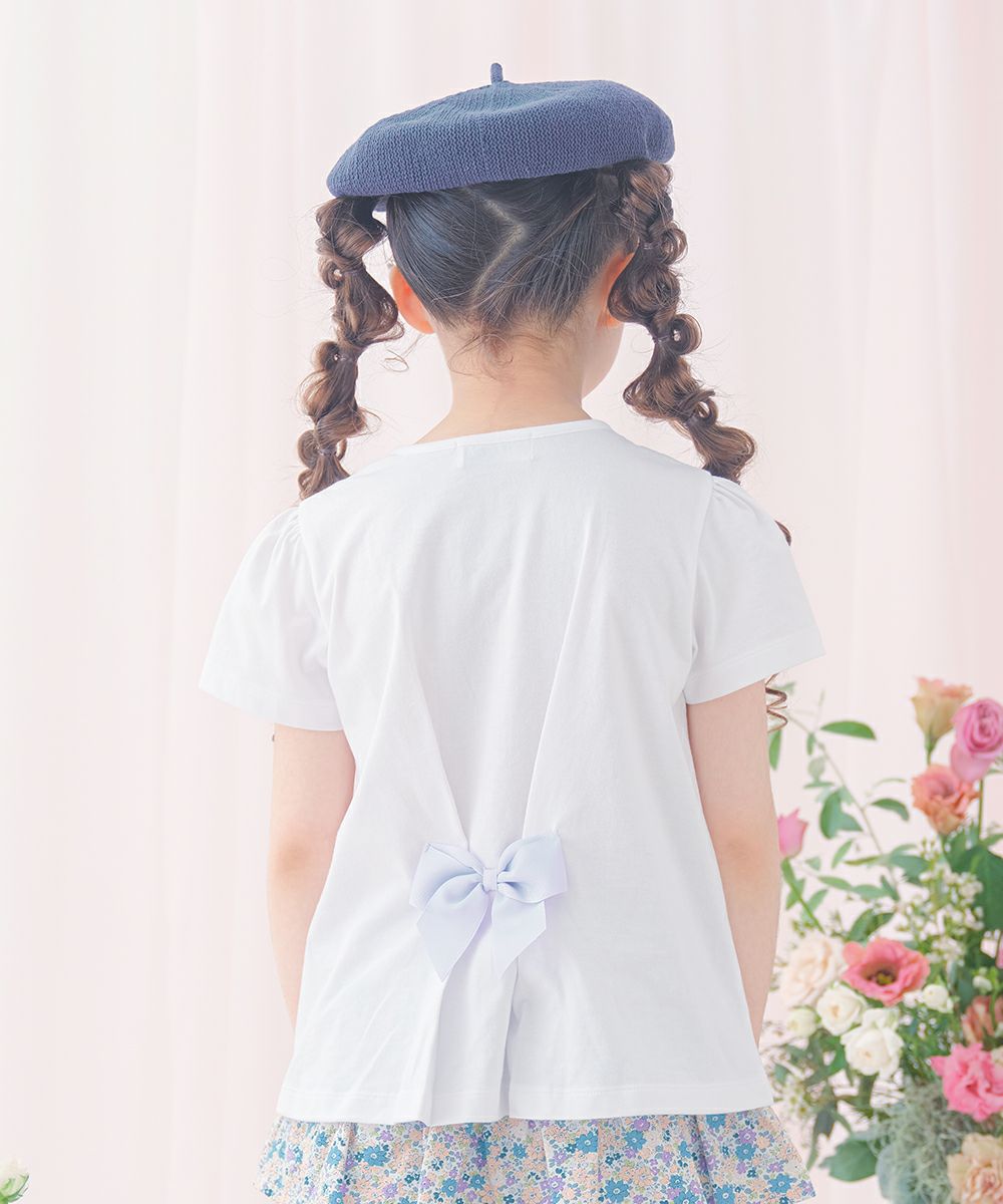 綿100％ ティーカップスイーツ刺繍 バックリボンTシャツ Off White model image whole body