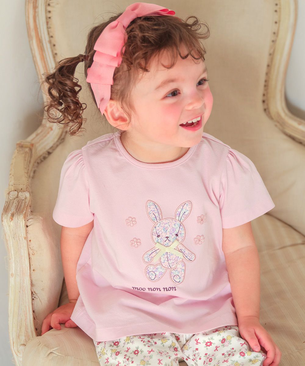 綿100％ 花柄うさぎアップリケ バックリボンつきTシャツ Pink model image 1