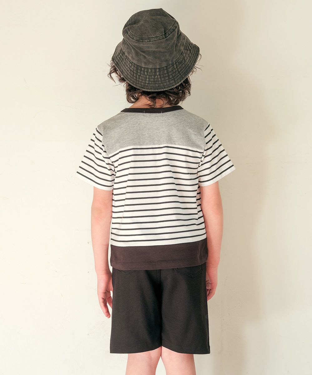 綿100％ ボーダー柄ロゴワッペンTシャツ White/Black model image whole body