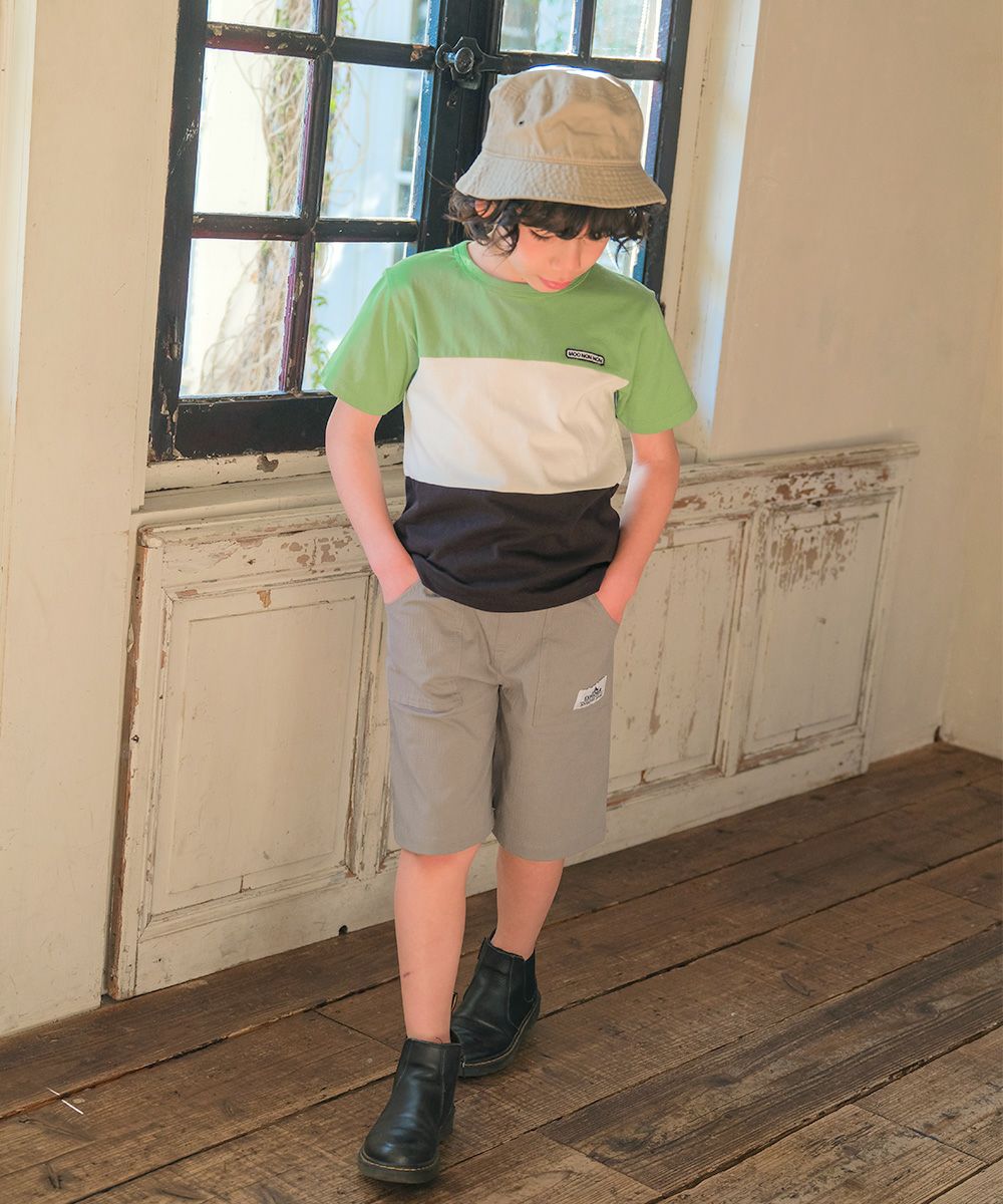 ロゴ刺繍ワッペンつき 切り替えTシャツ Green model image whole body