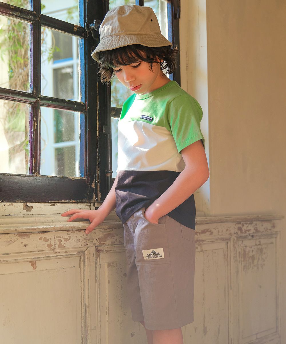 ストレッチサッカー ロゴワッペン ハーフパンツ Gray model image whole body