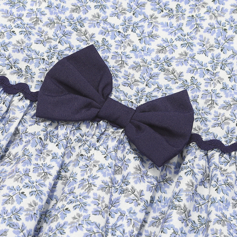 綿100％ 小花柄 リボン ギャザーワンピース Blue Design point 1