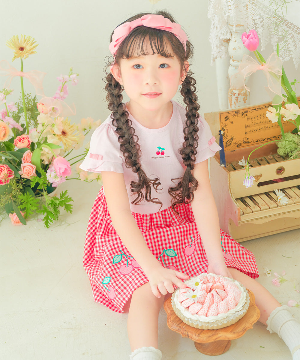 チェリー刺? ギンガムチェック柄 ドッキングワンピース Red model image whole body