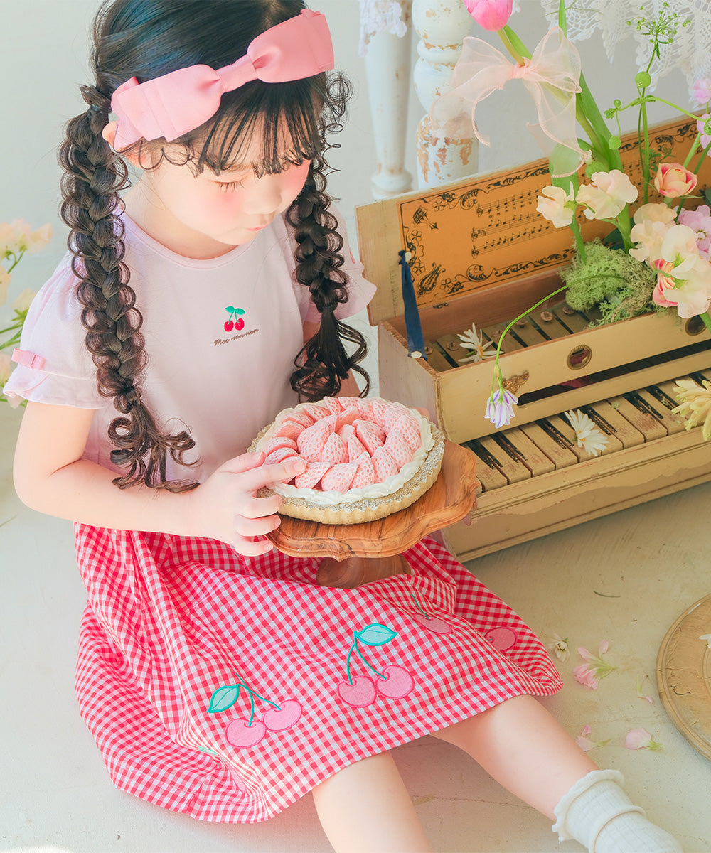 チェリー刺? ギンガムチェック柄 ドッキングワンピース Red model image 1