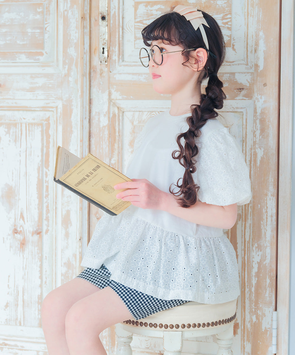 音符刺繍 花柄レース切り替えTシャツ Off White model image 2