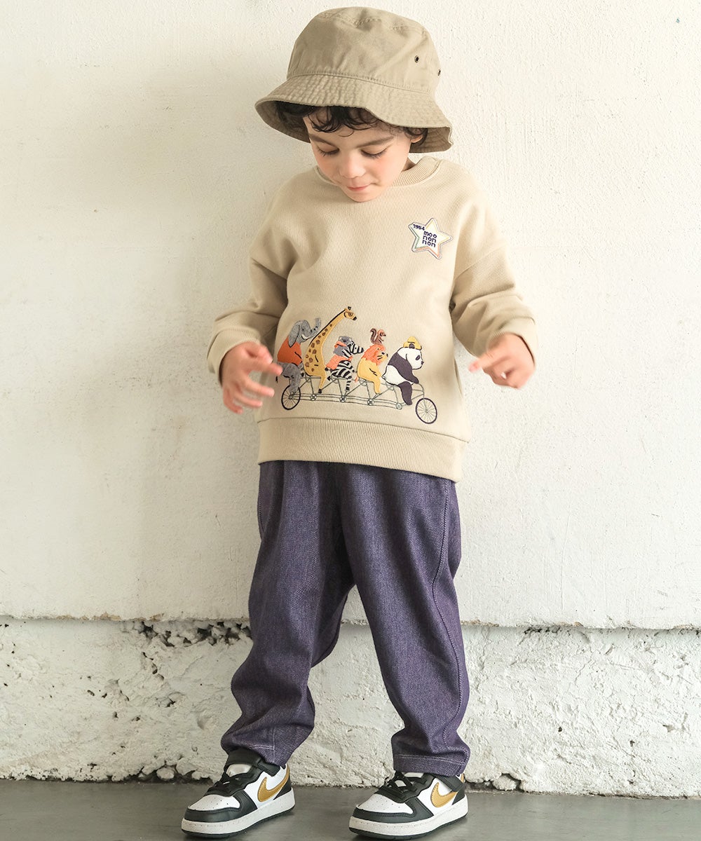 ロゴ 動物 刺繍 トレーナー Beige model image whole body