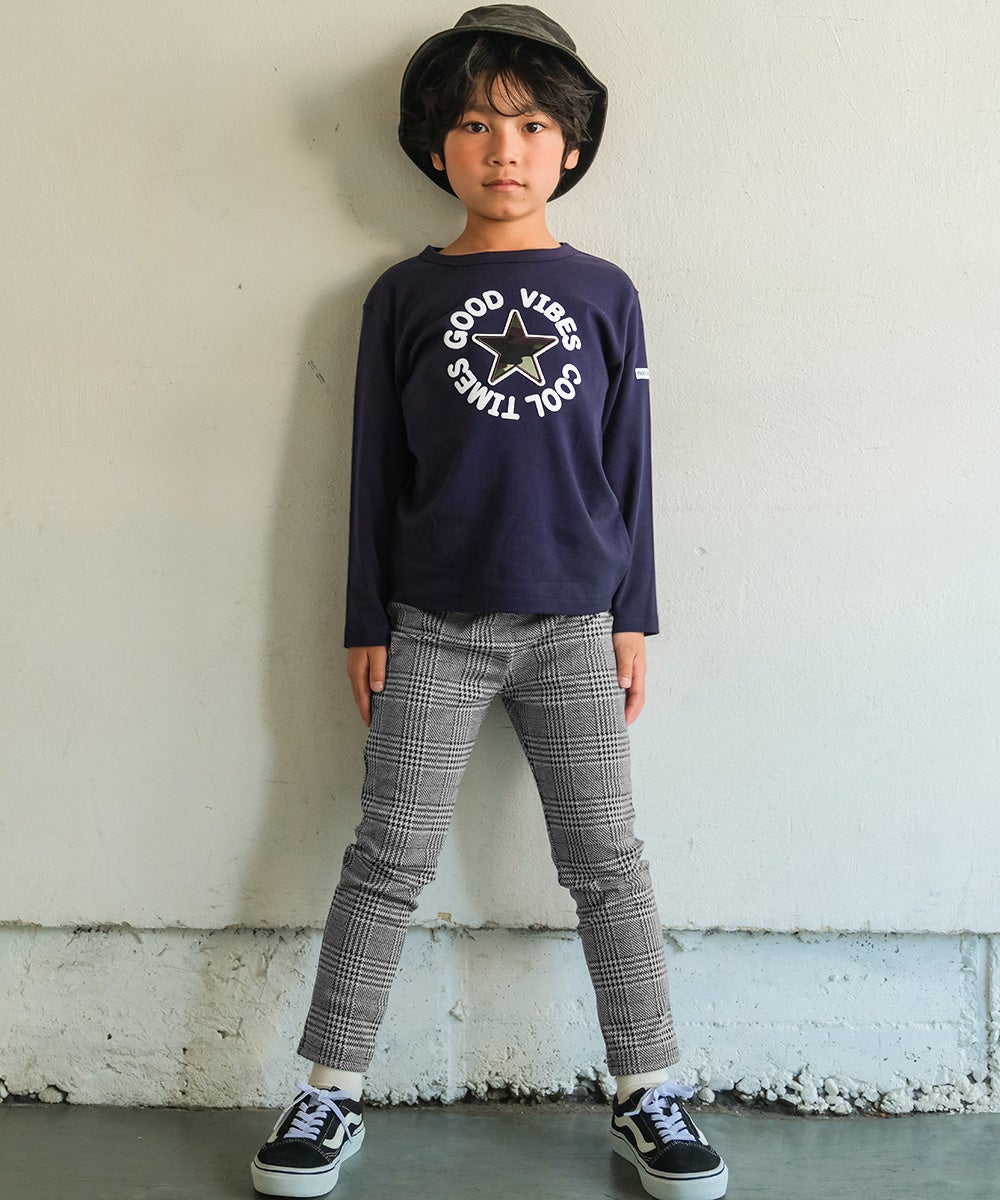 綿100％ 迷彩柄 星ワッペン Tシャツ Navy model image whole body