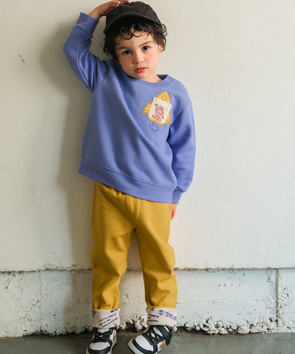 ロケット ＆ ロボット 刺繍 ポケットつき 裏毛トレーナー Blue model image whole body