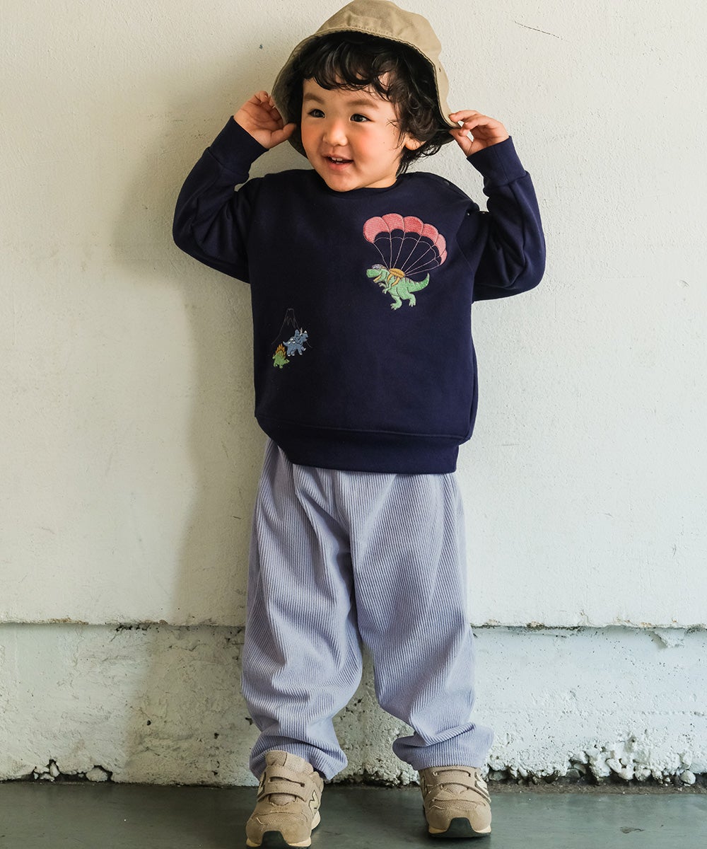 恐竜 刺繍 ダイナソー パラシュート モチーフ トレーナー Navy model image whole body