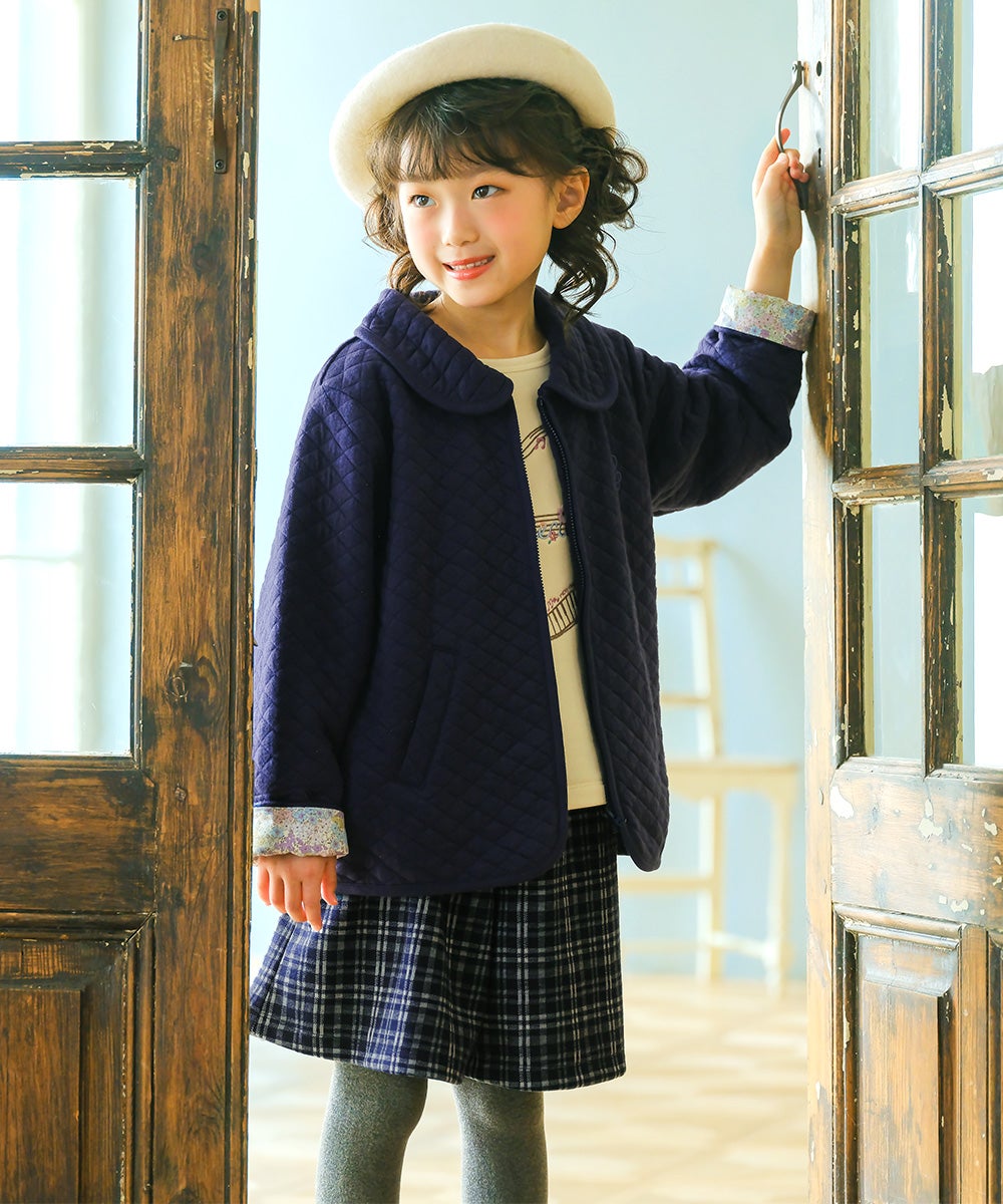 音符刺繍 花柄切替え 襟つき キルトニットジャケット Navy model image whole body