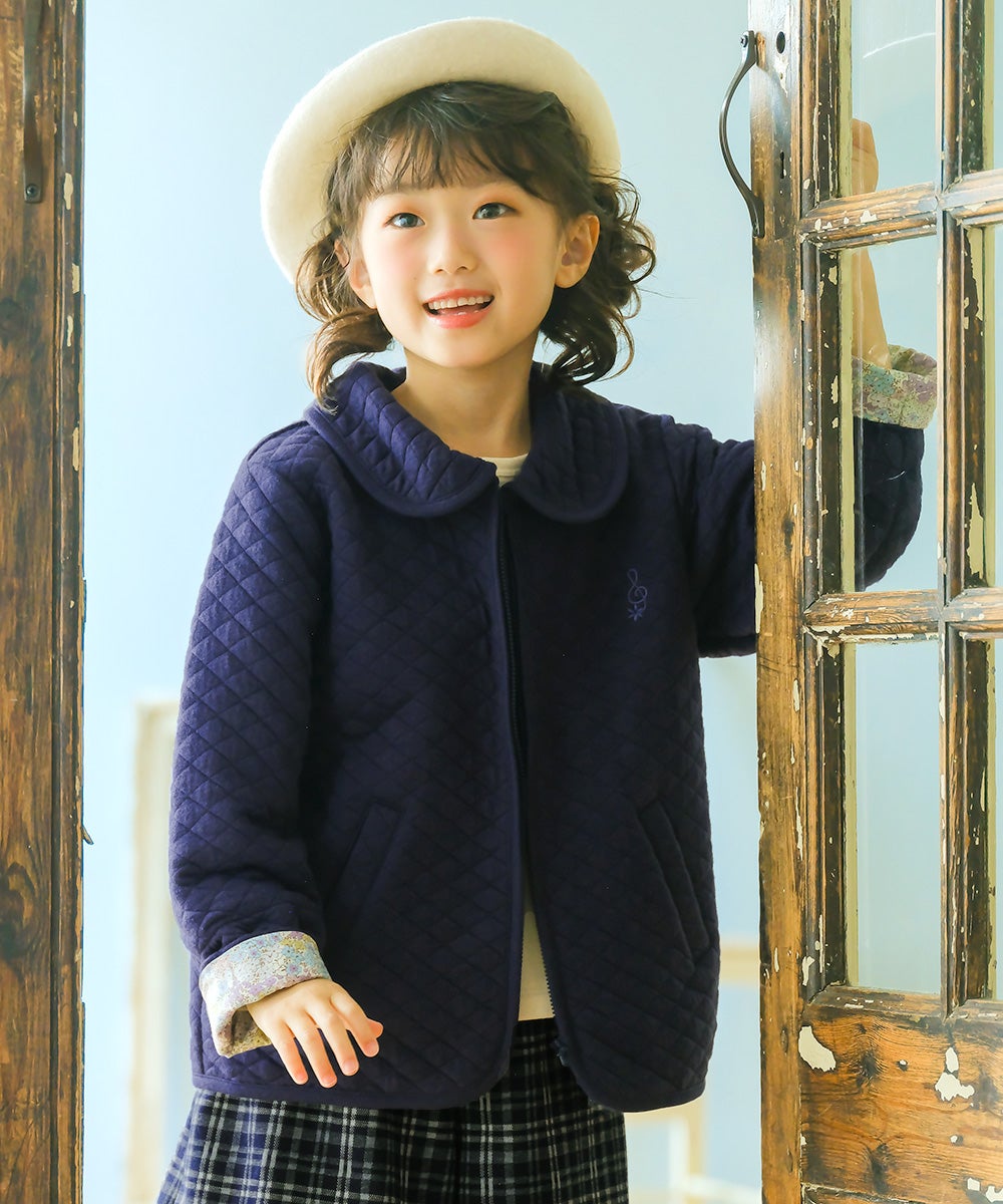音符刺繍 花柄切替え 襟つき キルトニットジャケット Navy model image 3