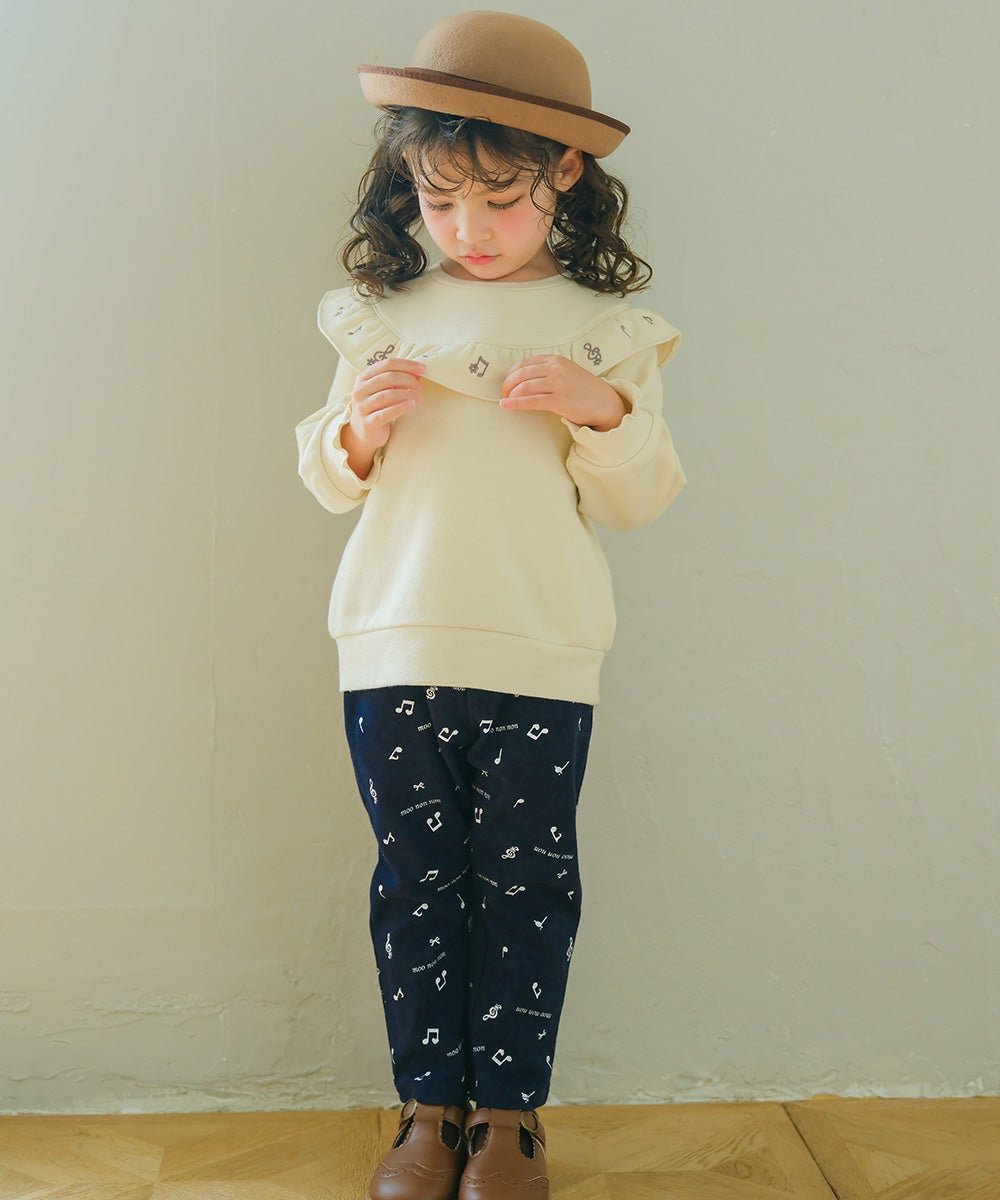 音符刺繍 フリルつき 長そでトレーナー Ivory model image whole body