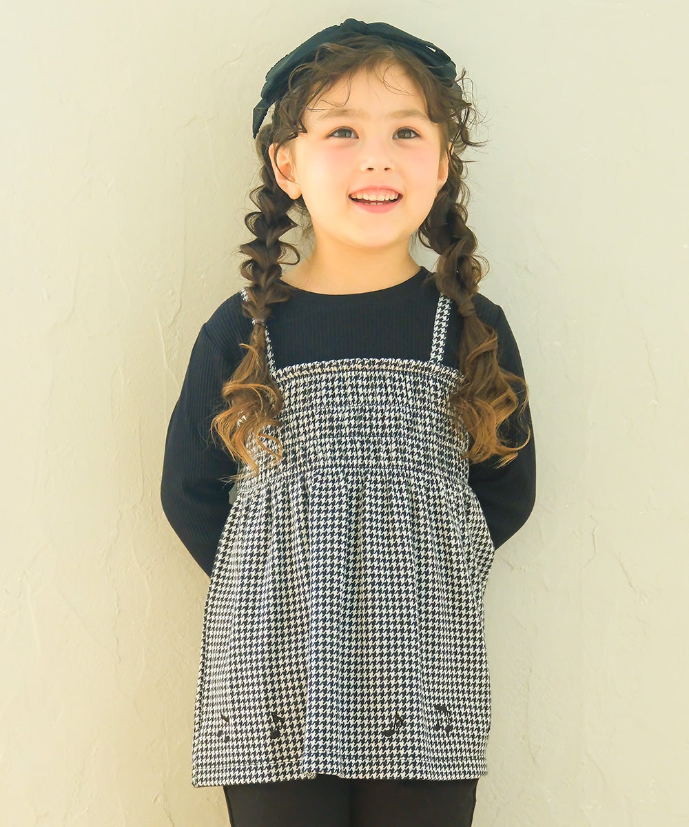千鳥柄 キャミソール重ね着風 音符刺繍 AラインTシャツ White/Black model image whole body