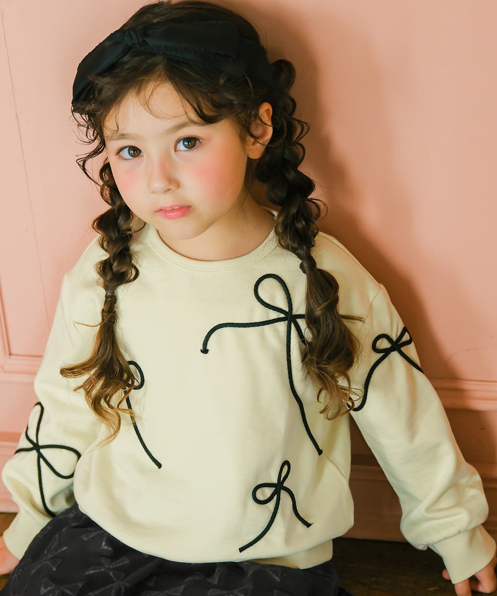 リボンモチーフつき 裏毛トレーナー Ivory model image up