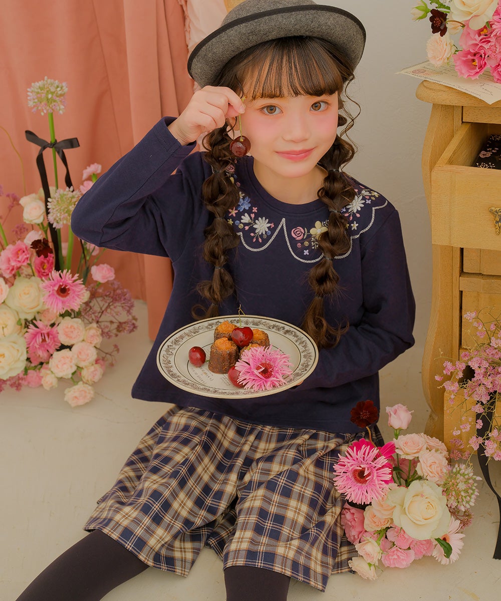オリジナルロゴ 刺繍 チェック柄 タックキュロットパンツ Navy model image whole body