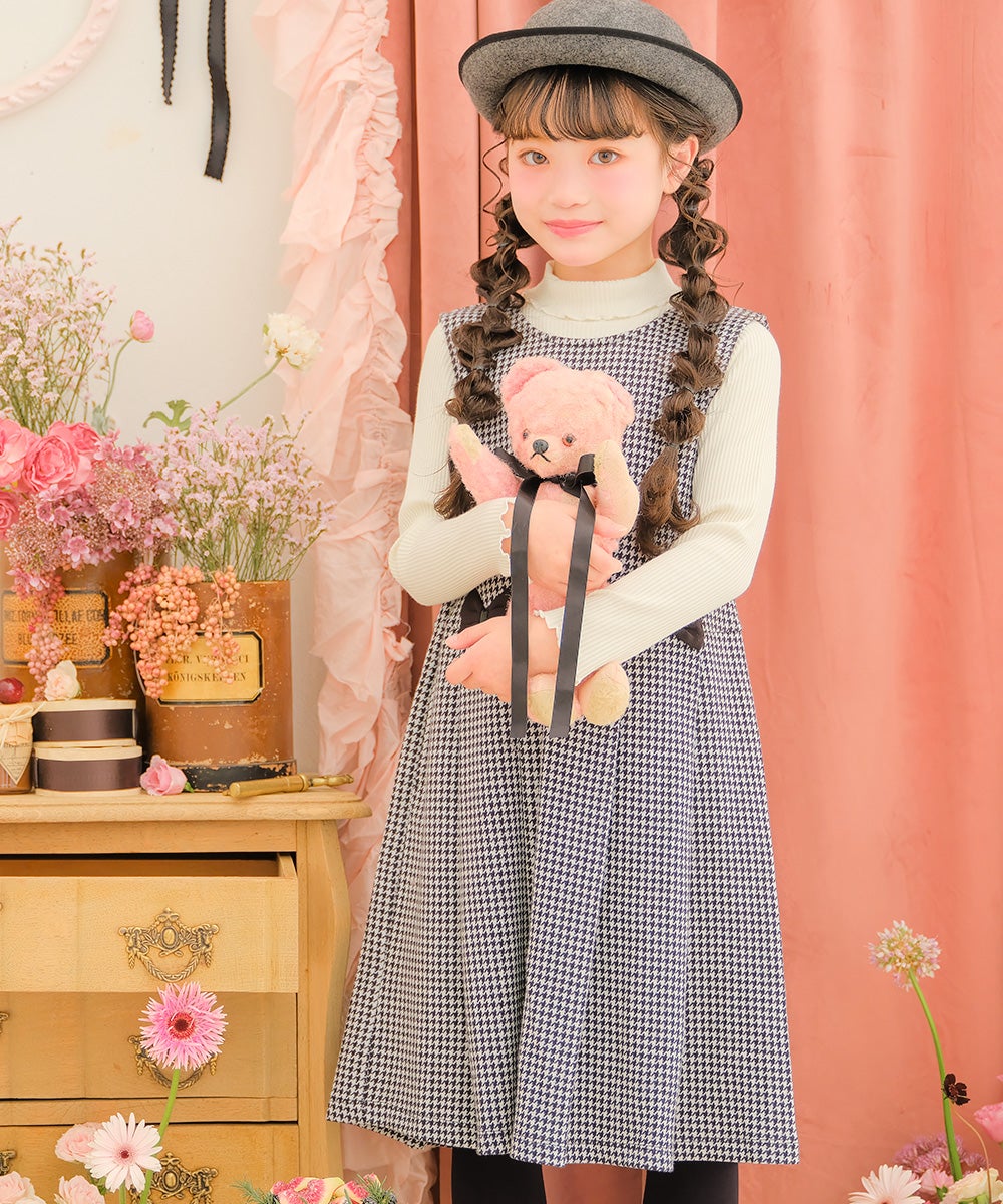 千鳥柄 リボンつき タックワンピース White/Black model image whole body