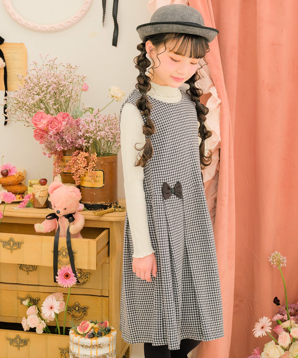 千鳥柄 リボンつき タックワンピース White/Black model image 1
