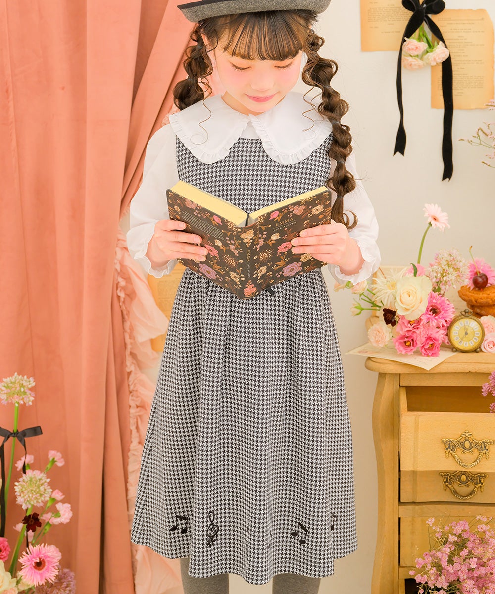 千鳥柄 音符刺繍 ギャザーワンピース White/Black model image up