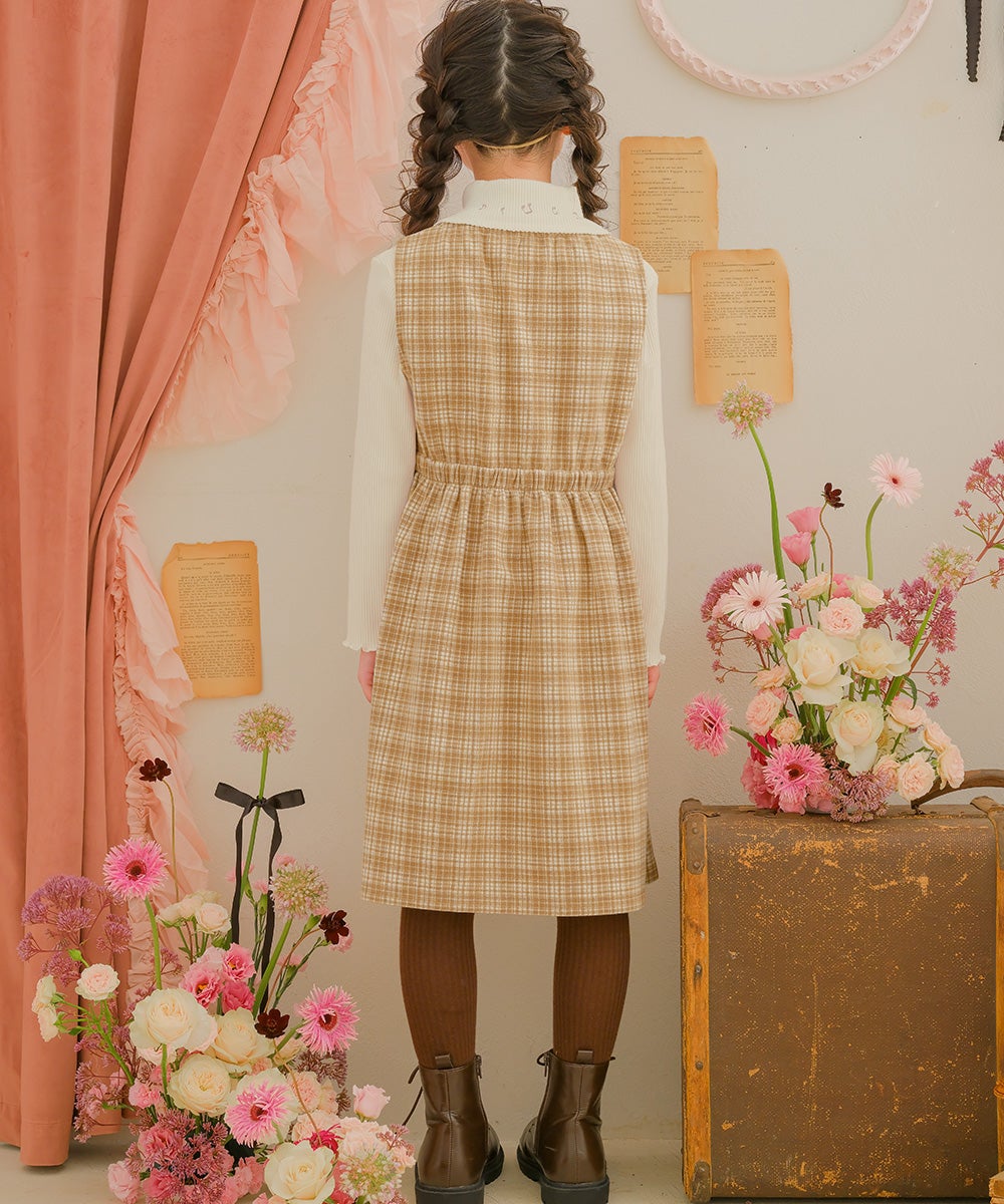 チェック柄 カシュクール ギャザーワンピース Beige model image whole body