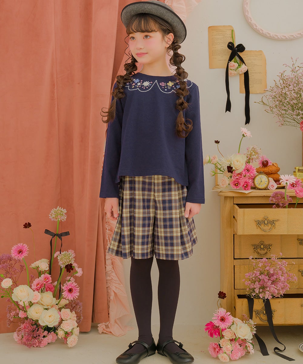 お花 花柄 刺繍 バックリボンつき 裏毛トレーナー Navy model image 1