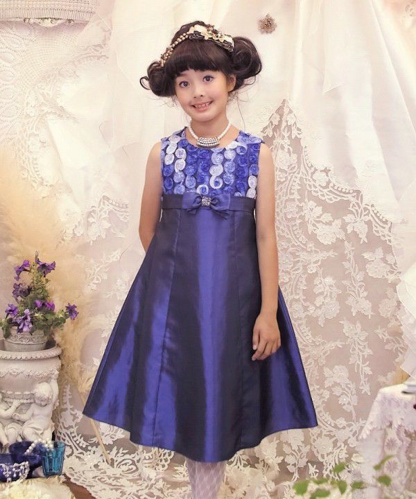 Children's clothing girl rose motif floral pattern A line ribbon dress navy (06) model image up