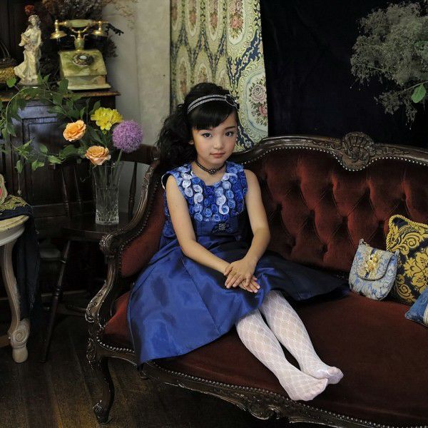 Children's clothing girl rose motif floral pattern A line ribbon dress navy (06) model image 2
