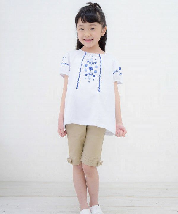 Flower embroidery line A -line blouse Off White model image whole body