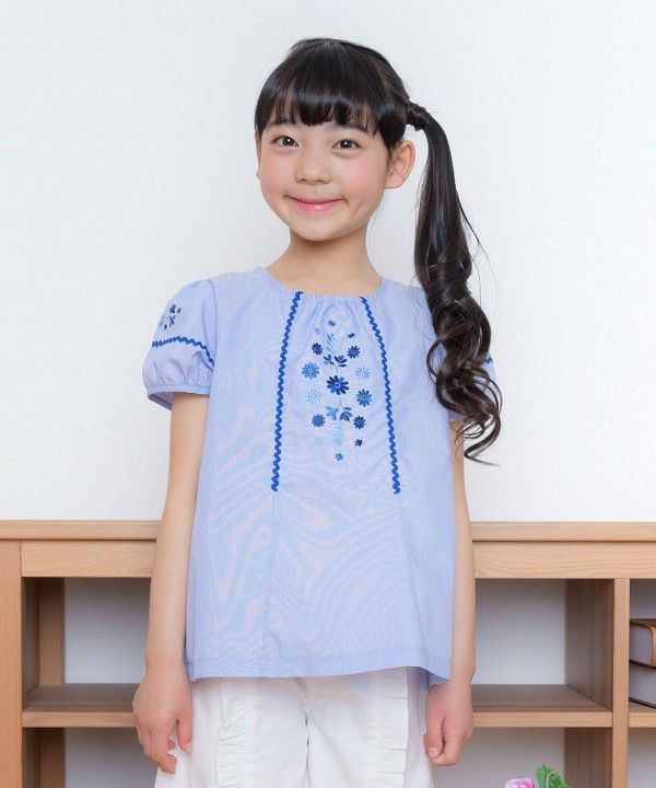 Flower embroidery line A -line blouse Blue model image up
