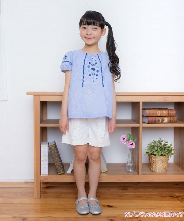 Flower embroidery line A -line blouse Blue model image whole body