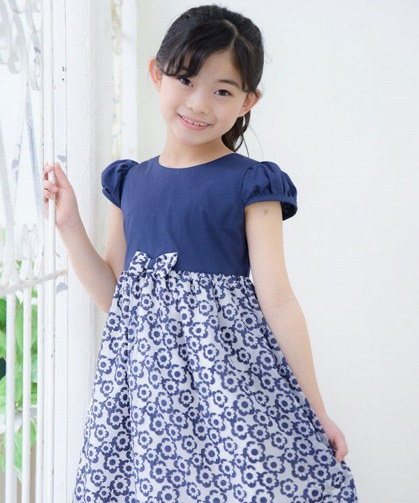 Children's clothing Girls Opal processing Flower pattern Switching Ribbon One -piece navy (06) model image 1