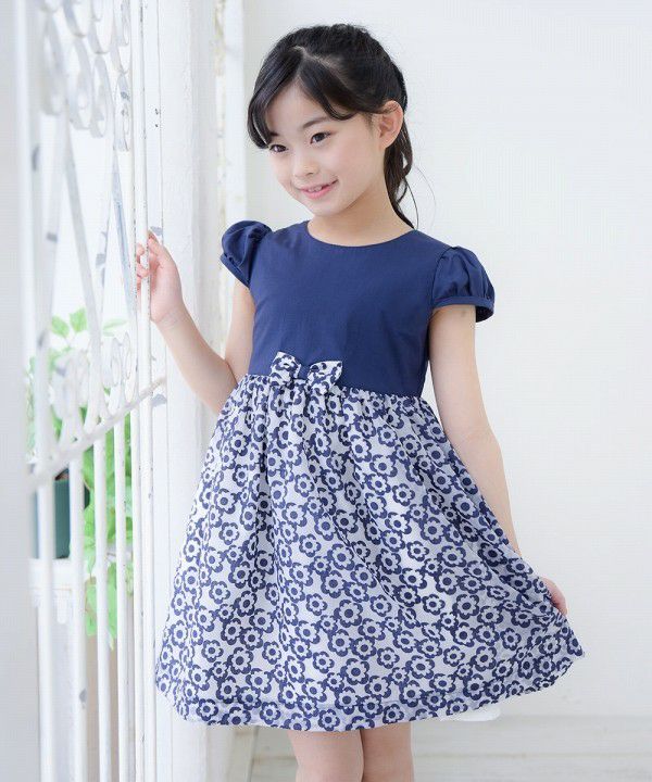 Children's clothing girl opal processed floral pattern switching with ribbon One -piece navy (06) model image 3