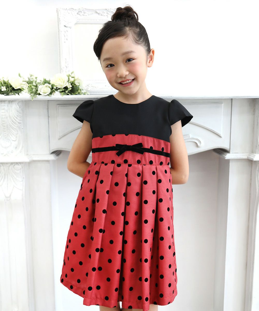 Made in Japan Dot pattern Cutting Pleated dress with ribbon Red model image up