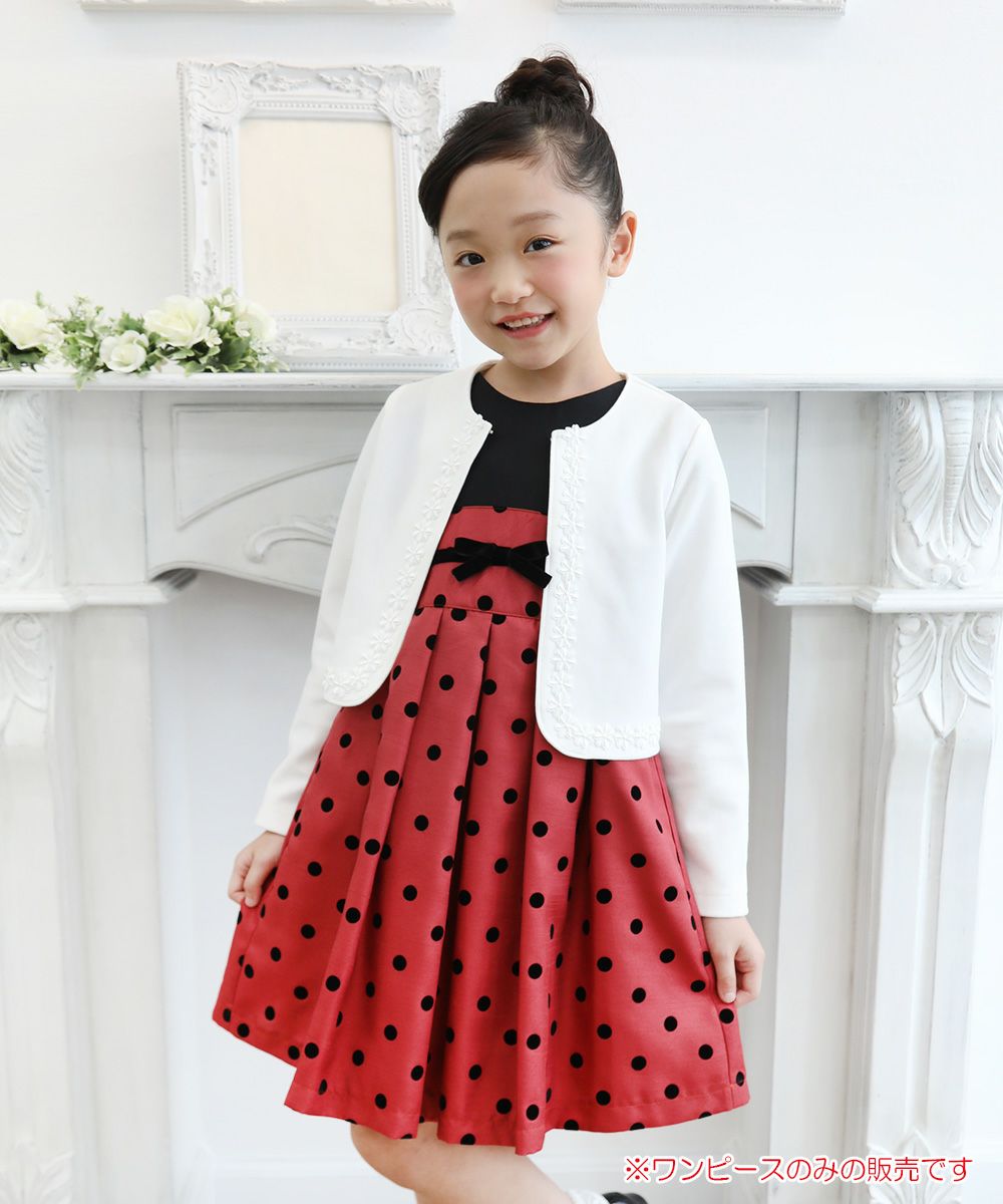 Made in Japan Dot pattern Cutting Pleated dress with ribbon Red model image 4