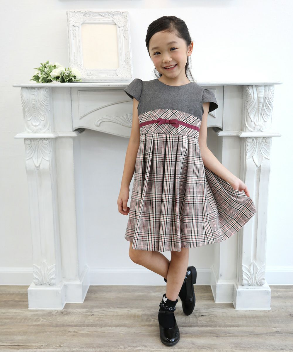 Children's clothing girl check pattern switching tack pleated style dress with ribbon (92) model image whole body