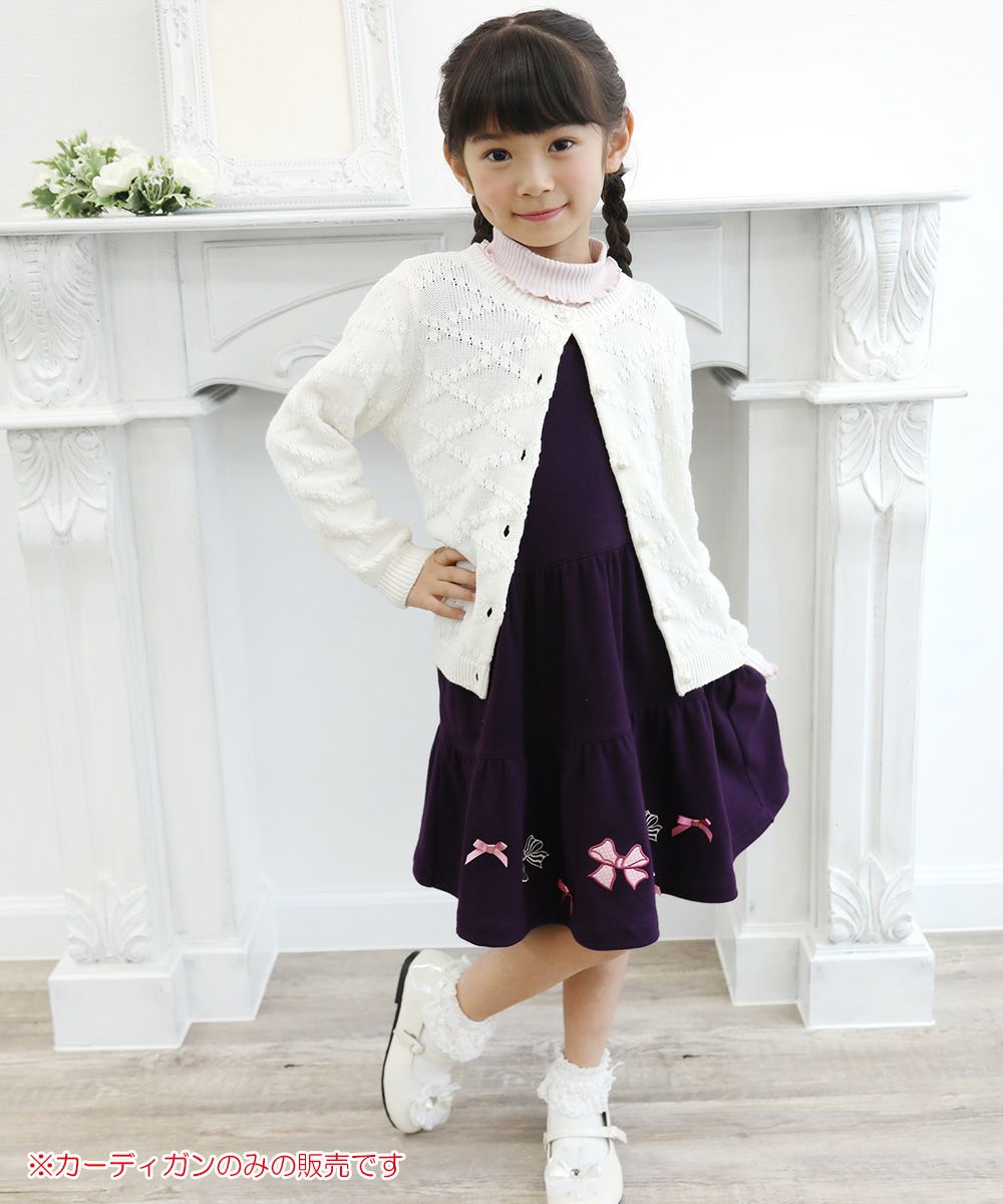 Children's clothing girl diamond pattern knit with pearl button knit cardigan off -white (11) model image whole body