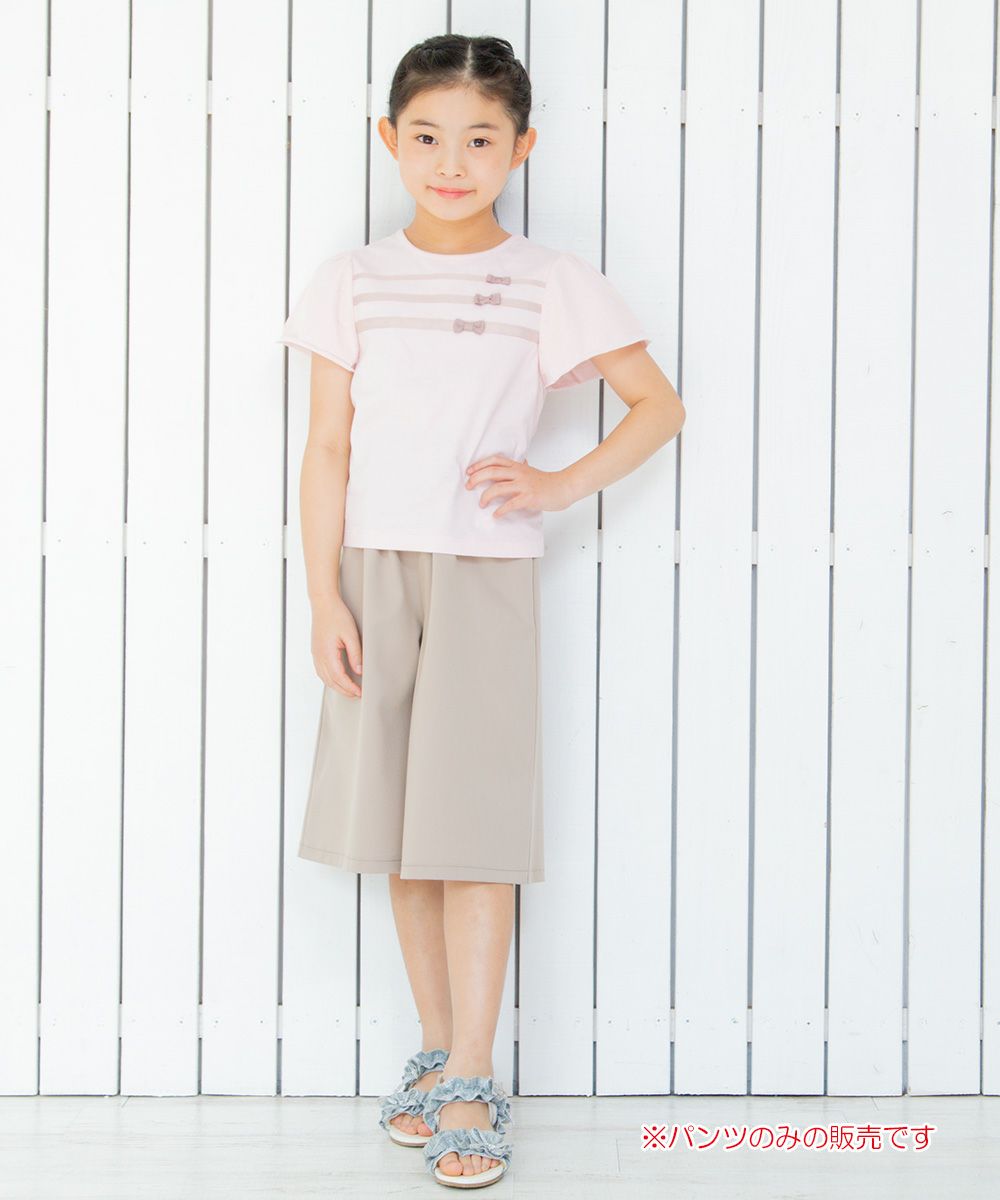 Children's clothing girl decoration button Pocket three-quarter length gaucho pants beige (51) model image whole body