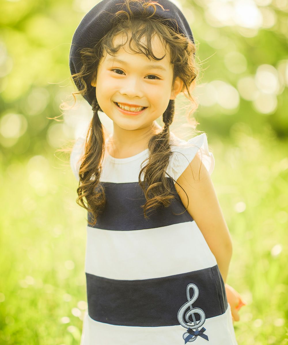 Children's clothing girl 100 % cotton border switching notes Motif T -shirt navy (06) Model image up