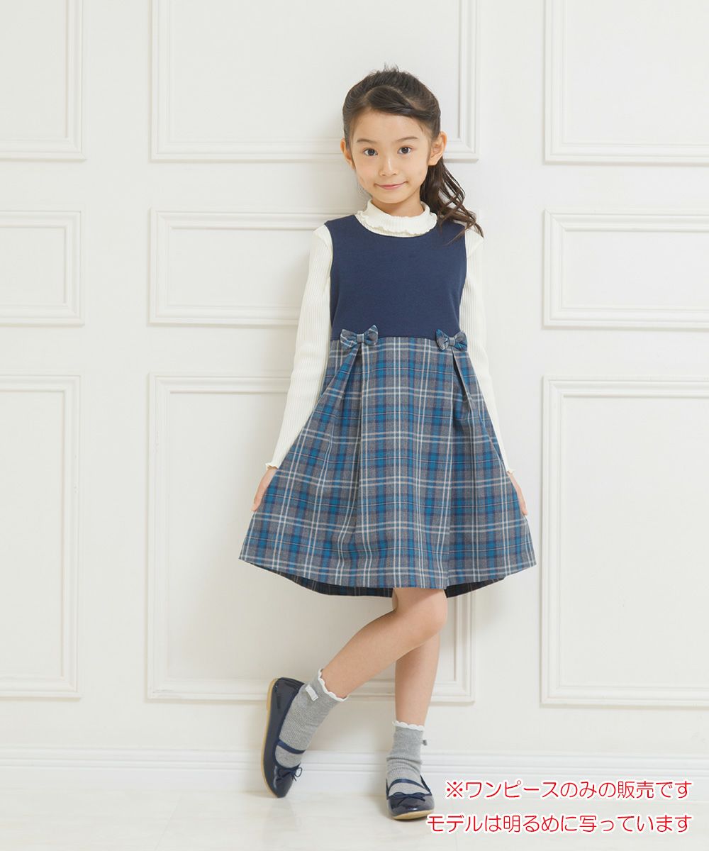 Children's clothing girl with double knit ribbon check pattern dress navy (06) model image whole body