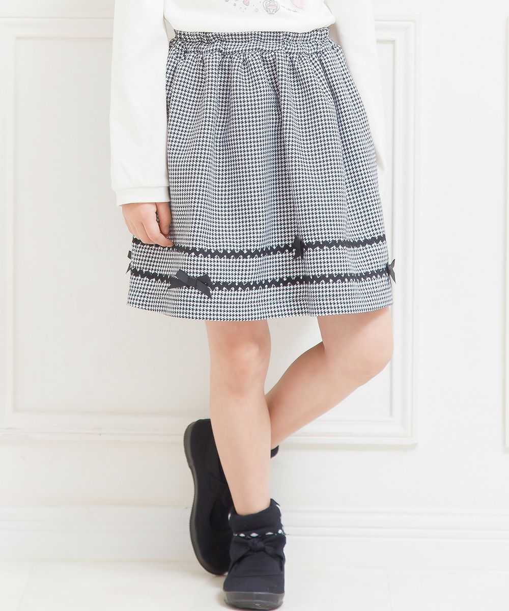 Children's clothing girl ribbon & tape Scrap pattern skirt white x black (10) model image up